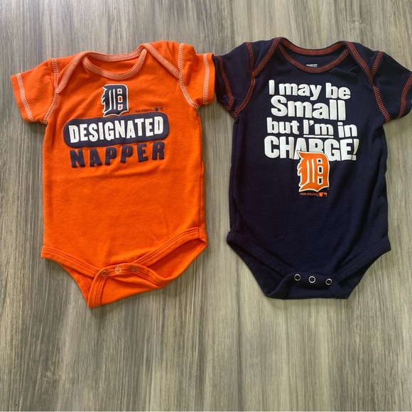 Detroit Tigers Set of 2 Onesies, Genuine Merchandise Snap Closure Size 12 months - Picture 1 of 8